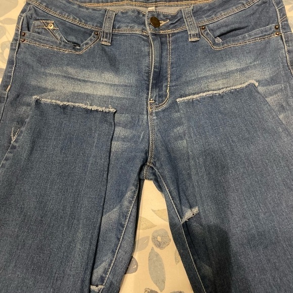 YMI WannaBettaButt? Jeans Size 11 Distressed Stretch Blue Mid-Rise - Picture 7 of 10